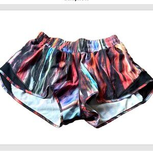 EUC Lululemon Hotty Hot Short II 2.5" Womens 4 Chroma Fusion Multi Black running